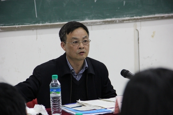 校党委书记王晓春与大学生激情阐述"中国梦 深情提出"强校梦"