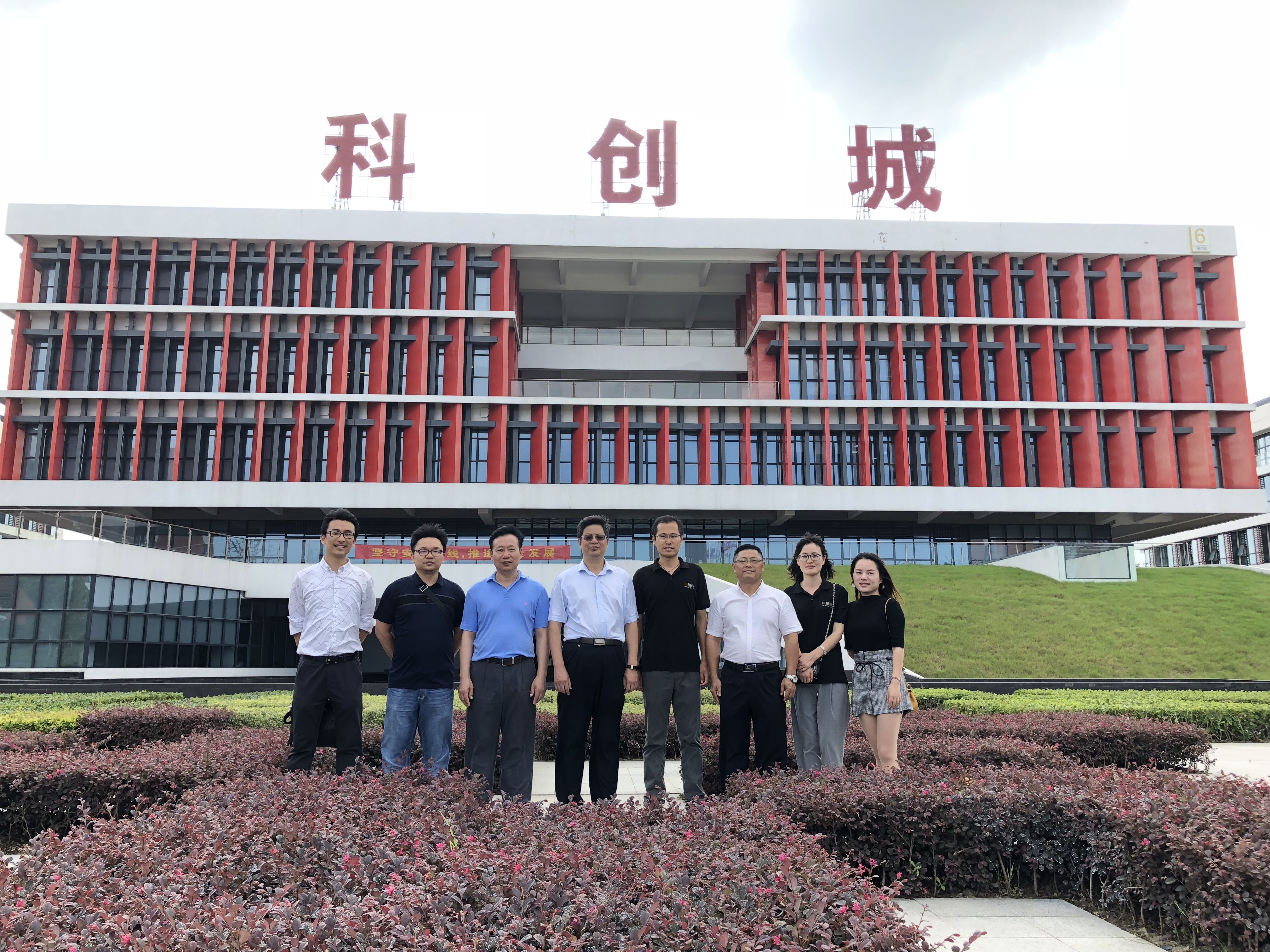 之后,邱家明一行参观了通州湾科创城,对通州湾科创城的创立到发展进行