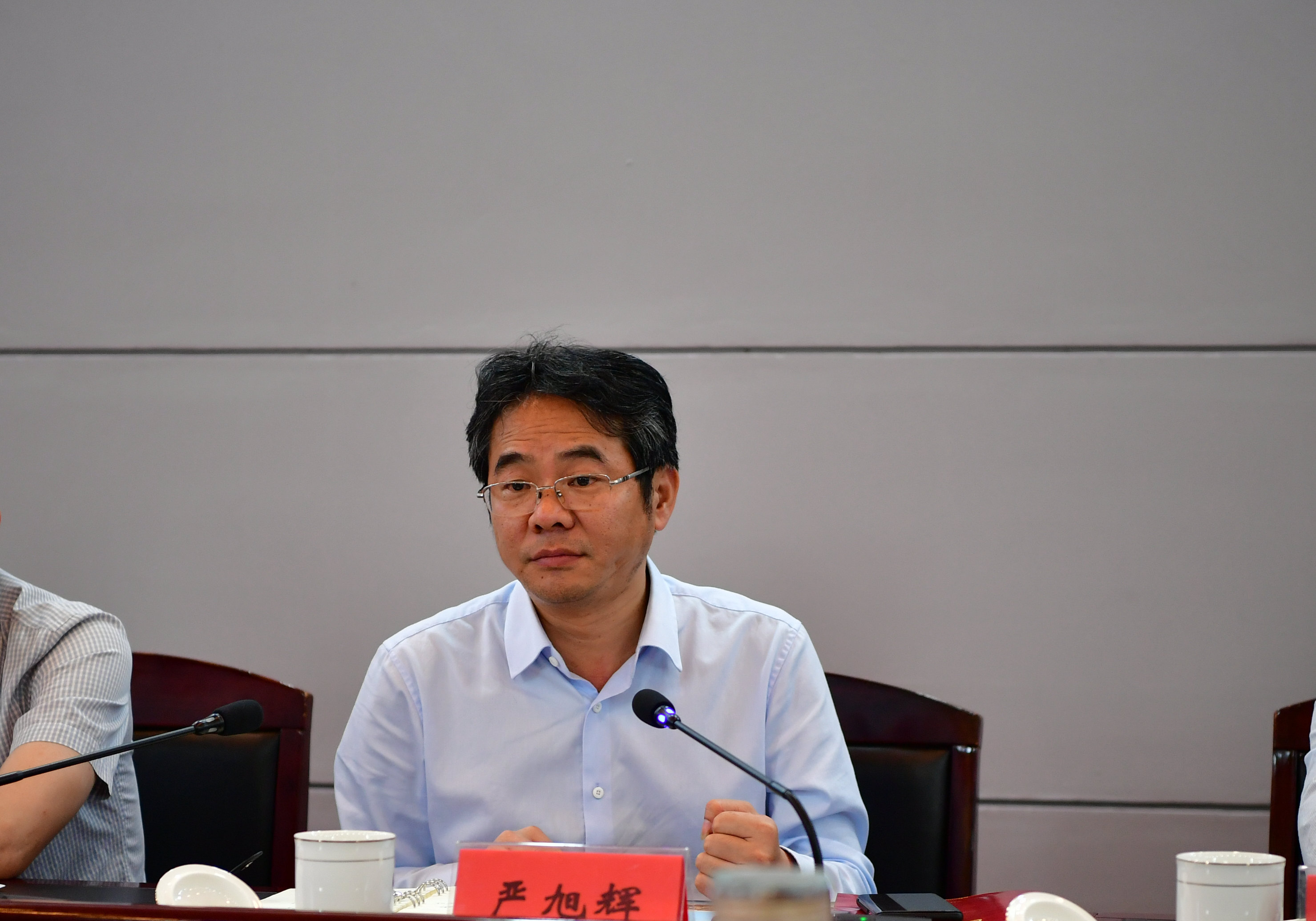 万载县委书记严旭辉一行来我校洽谈