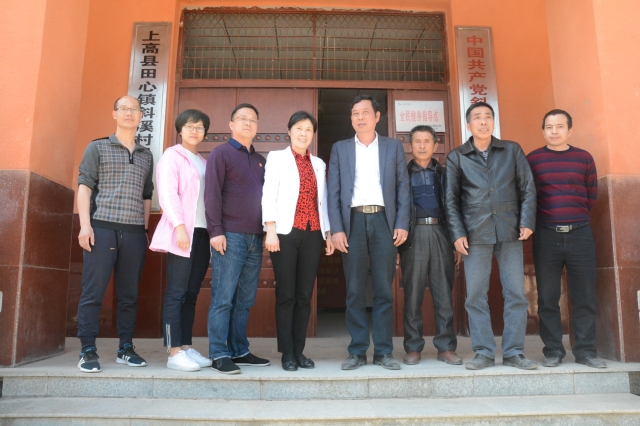 校工会主席李菊花一行到上高县斜溪村扶贫