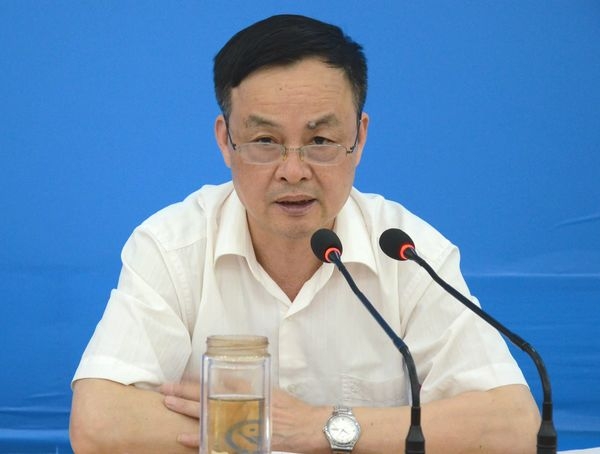 校党委书记王晓春发表讲话