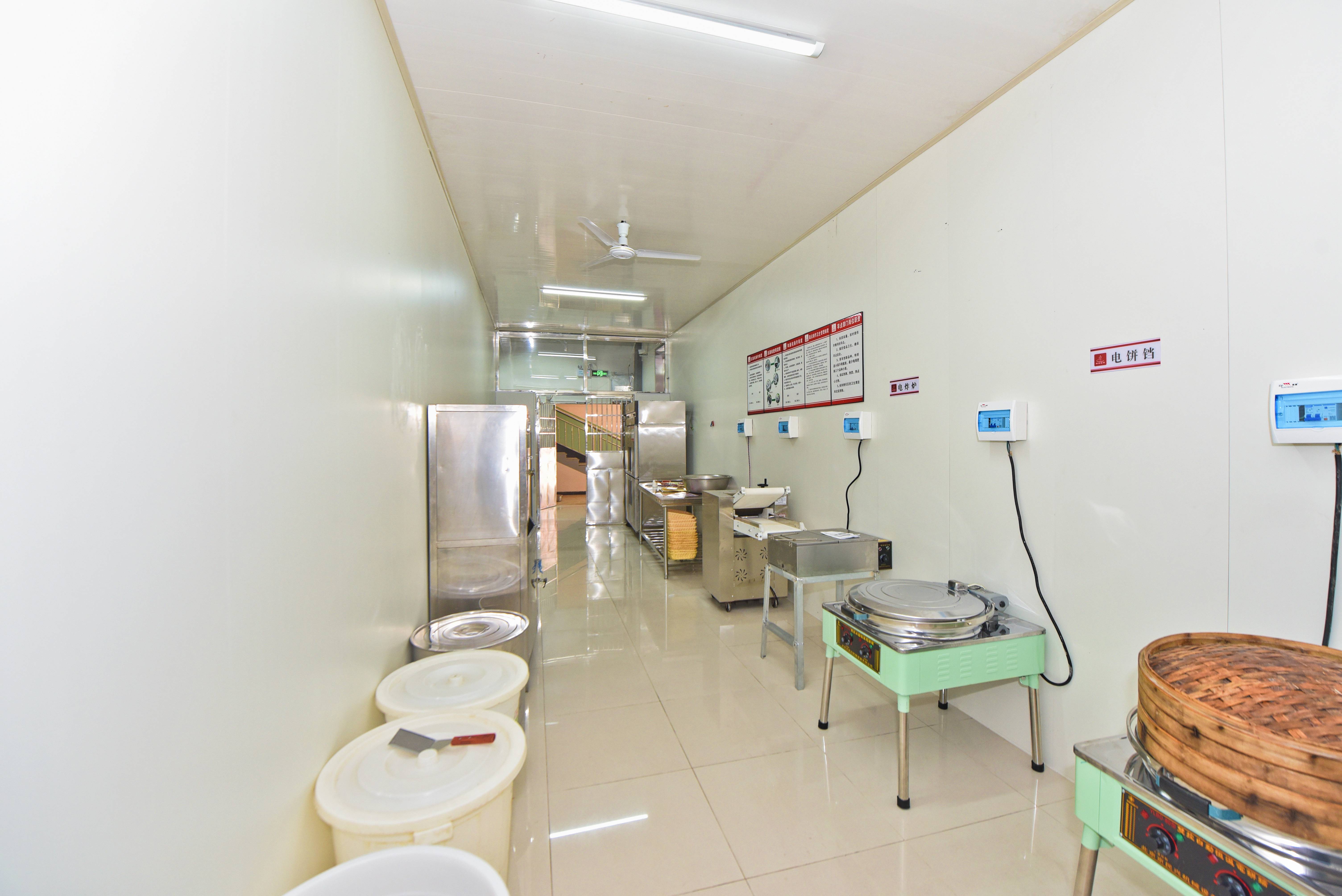 随着暑期结束,学校食堂焕然一新,瞬间传遍了宜春学院人的朋友圈.