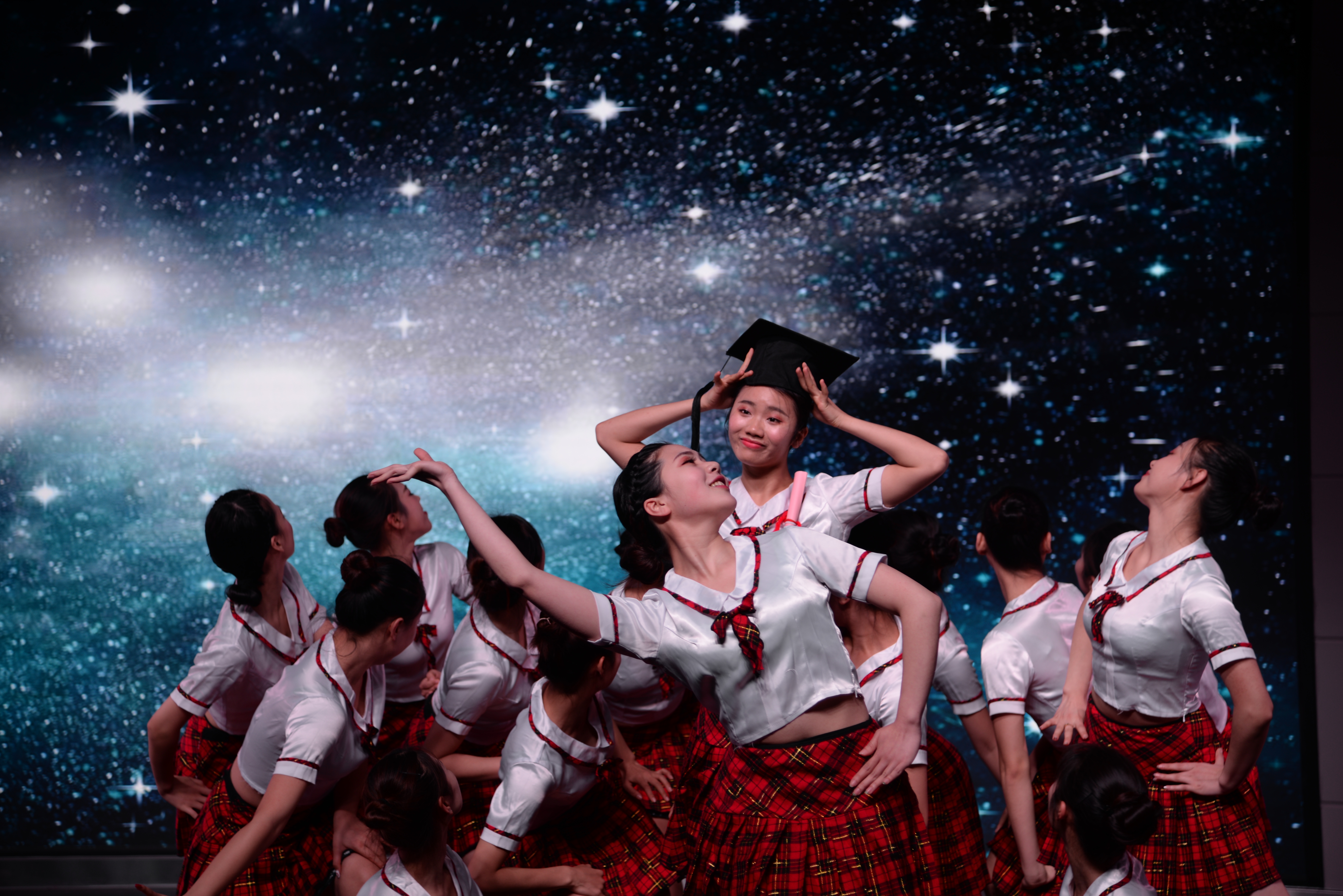 群舞《往前走,莫回头》