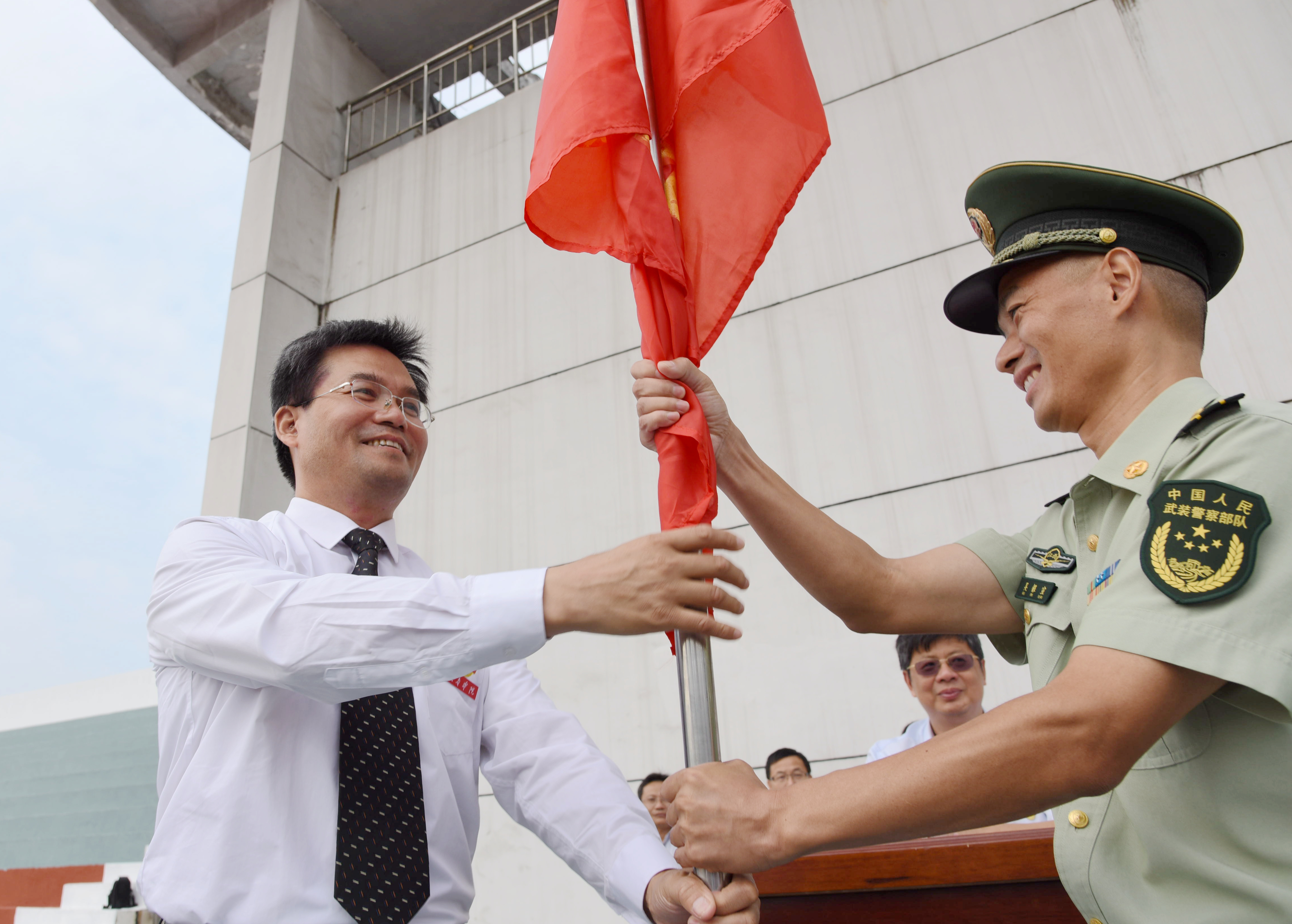 我校隆重举行2018级新生开学典礼暨军训开训仪式