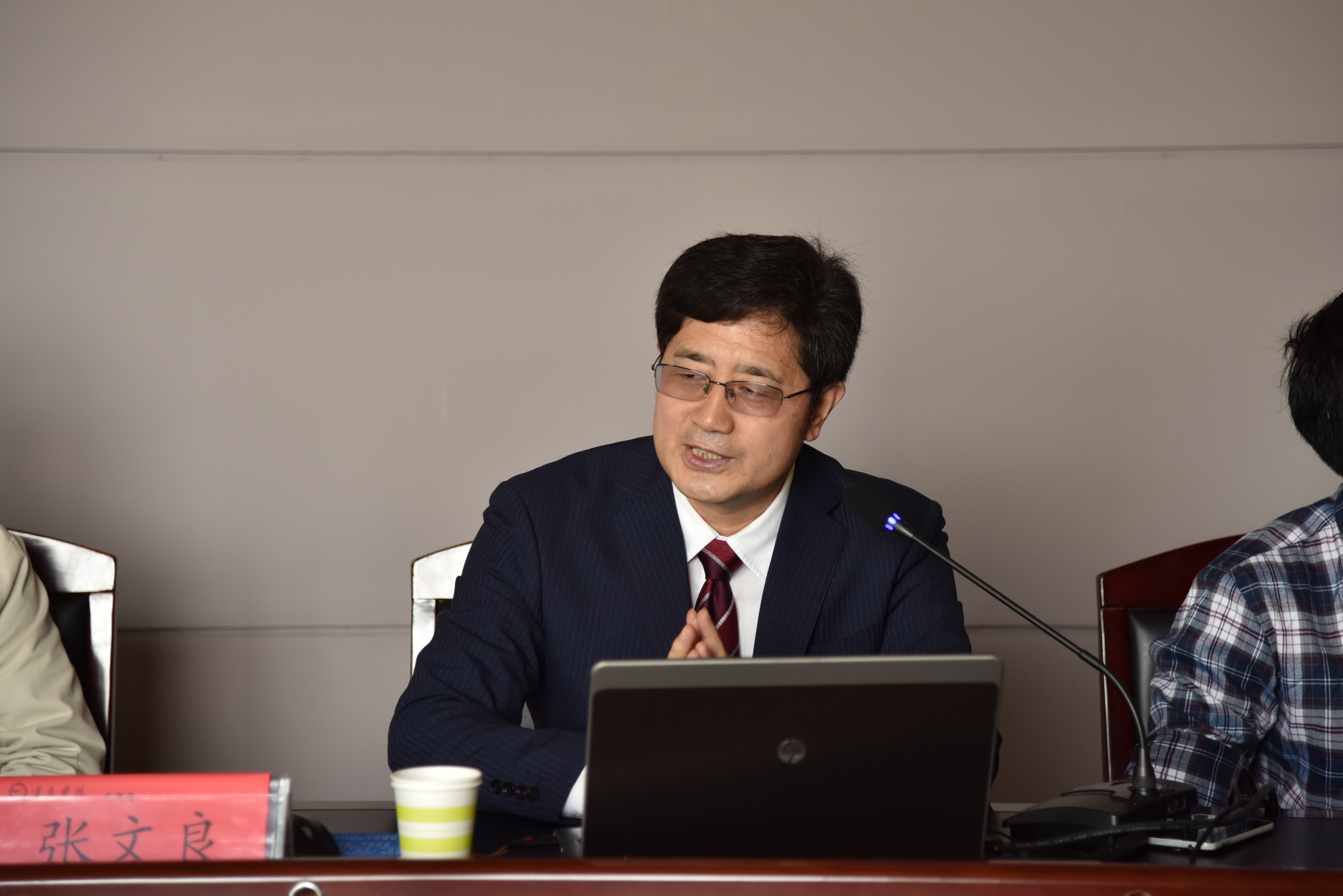 中国人民大学博士生导师张文良教授应邀来我校讲学