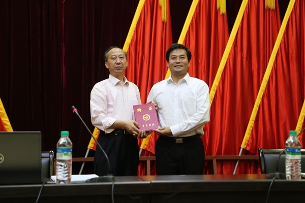 深圳市统计局副巡视员杨昌斌受聘为我校客座教授并来校讲学