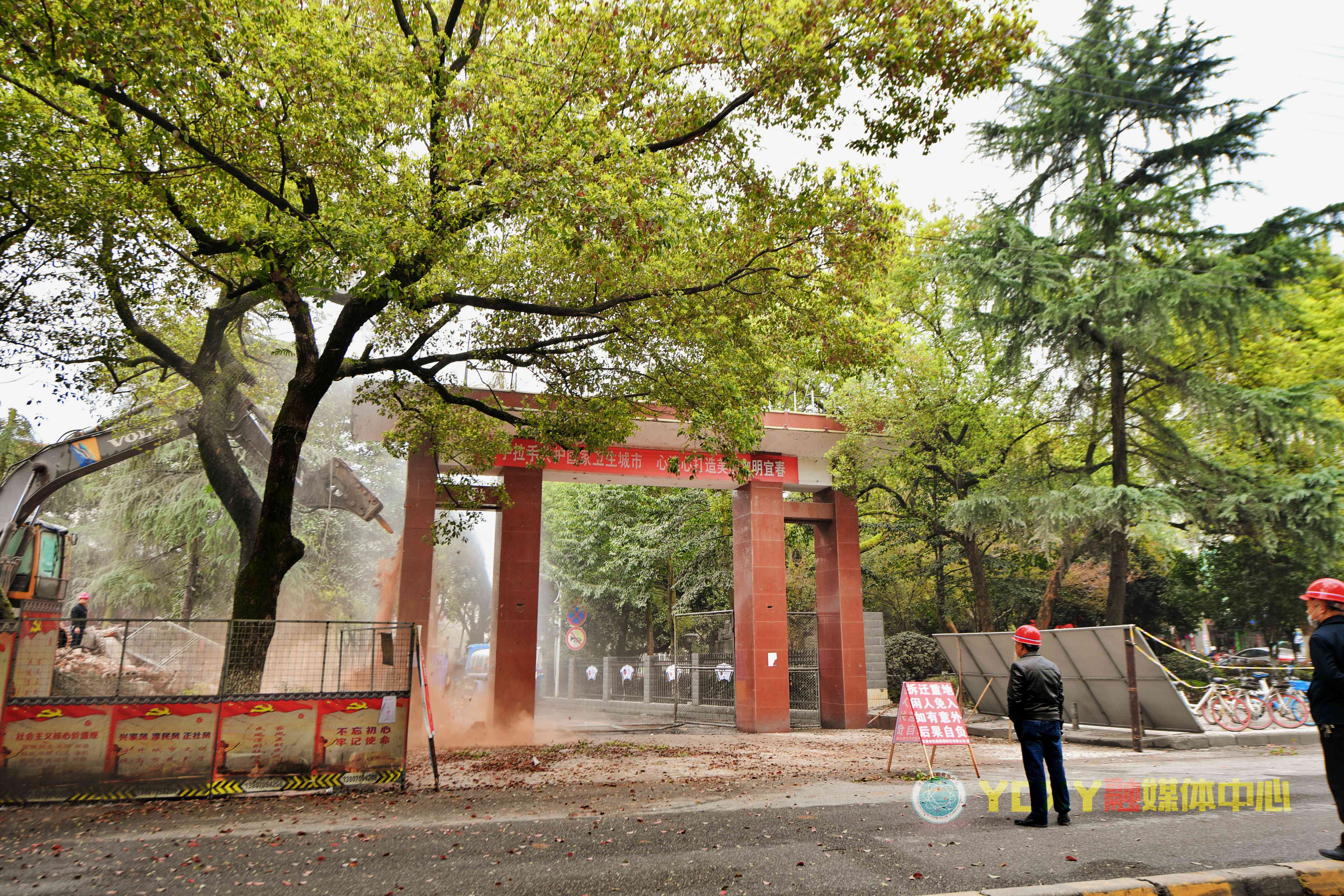 宜春学院北校区大门于今日暂别 助力宜春大道建设