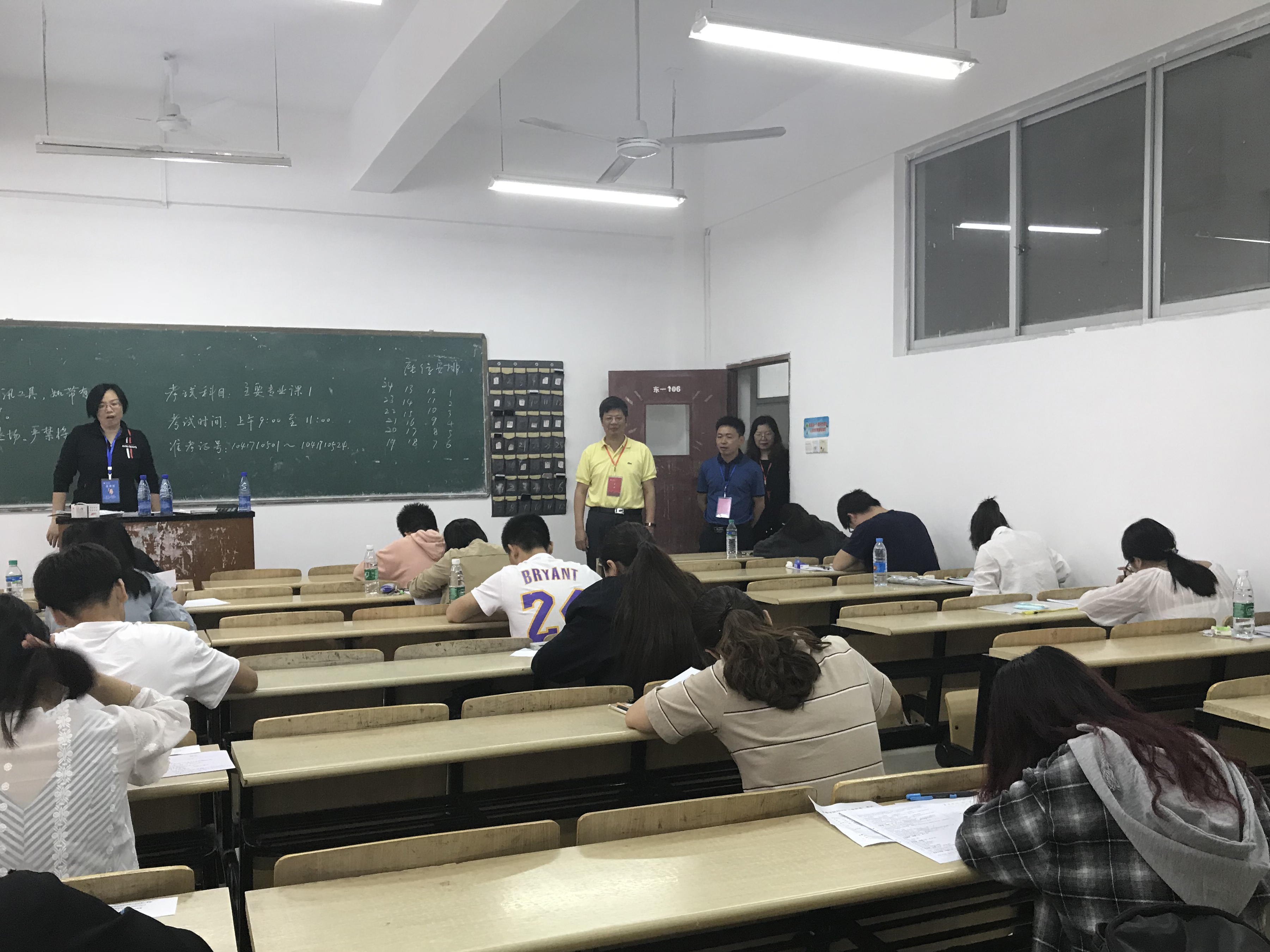 我校"专升本"考试工作顺利完成
