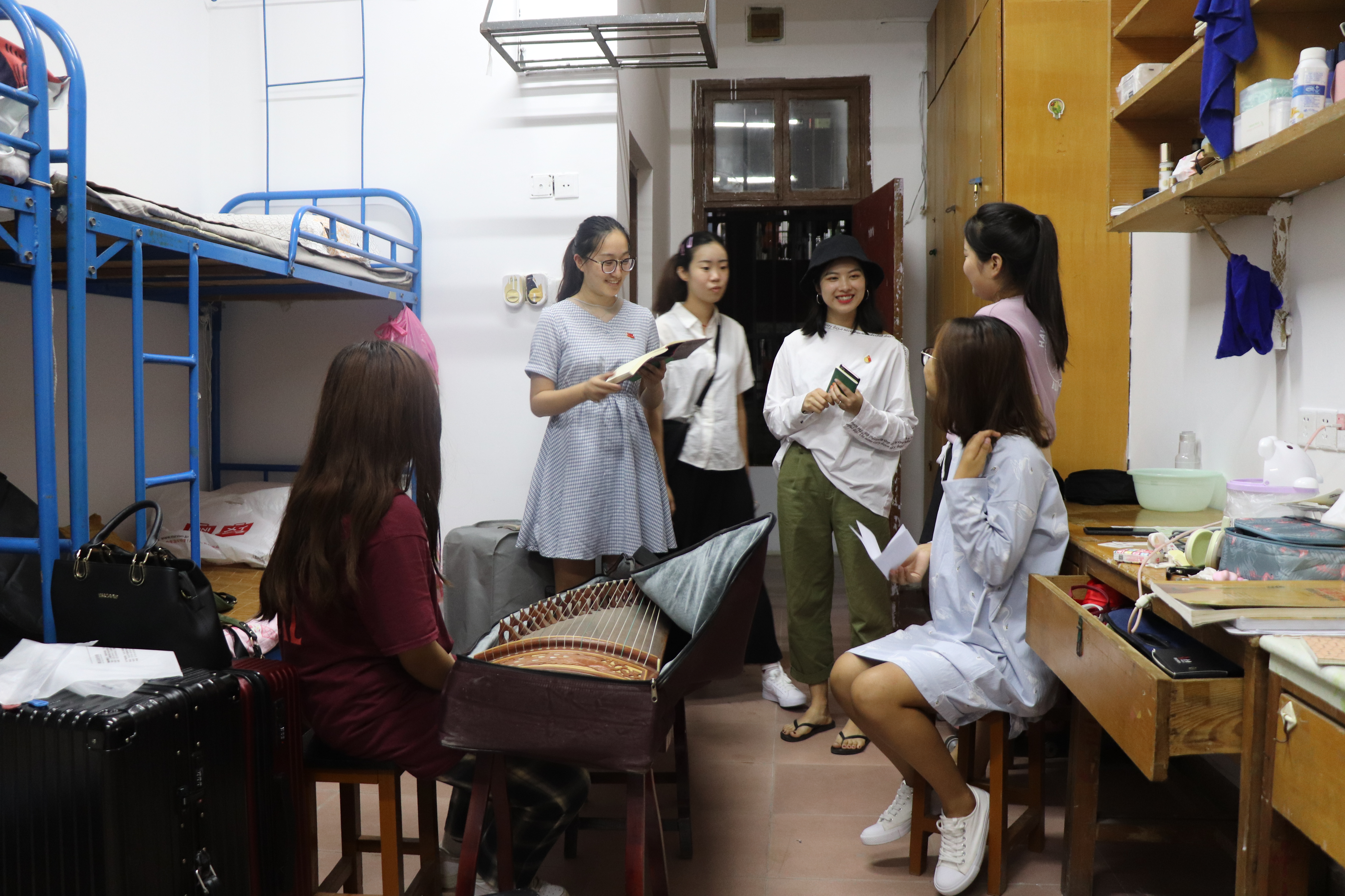 【2018迎新】音乐舞蹈学院开展学生党员走访新生寝室工作