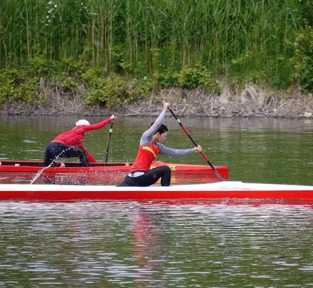 宜春学院学生程灵芝在19年世界杯女子划艇比赛中摘得两银