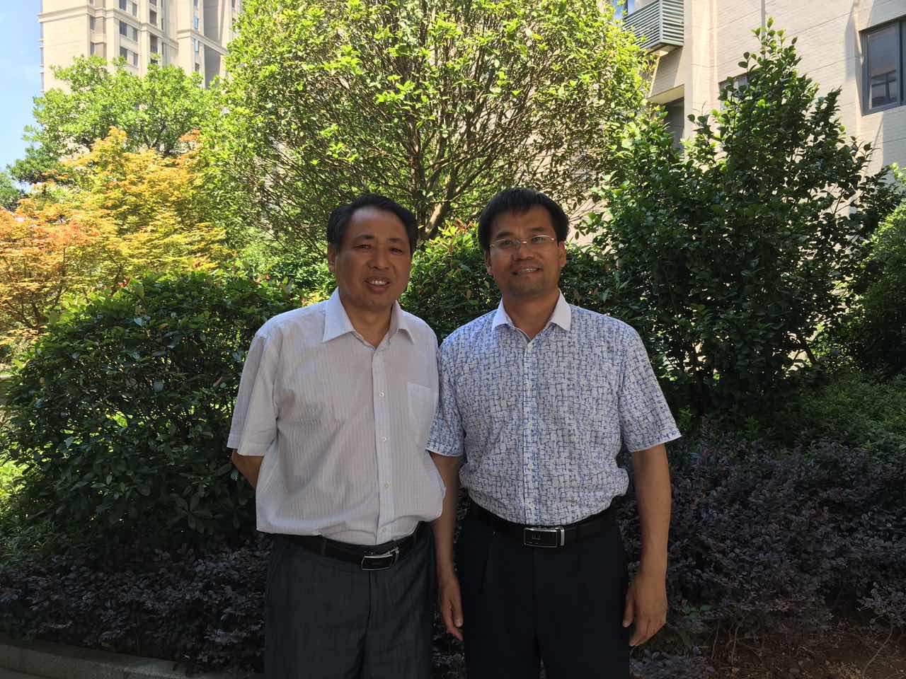 看望校友熊桂生